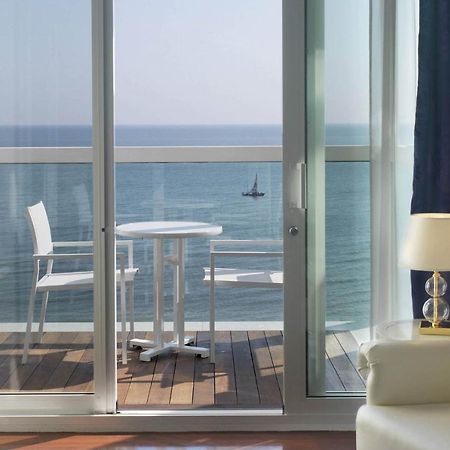 Hotel Tiffany'S Riccione Exteriör bild