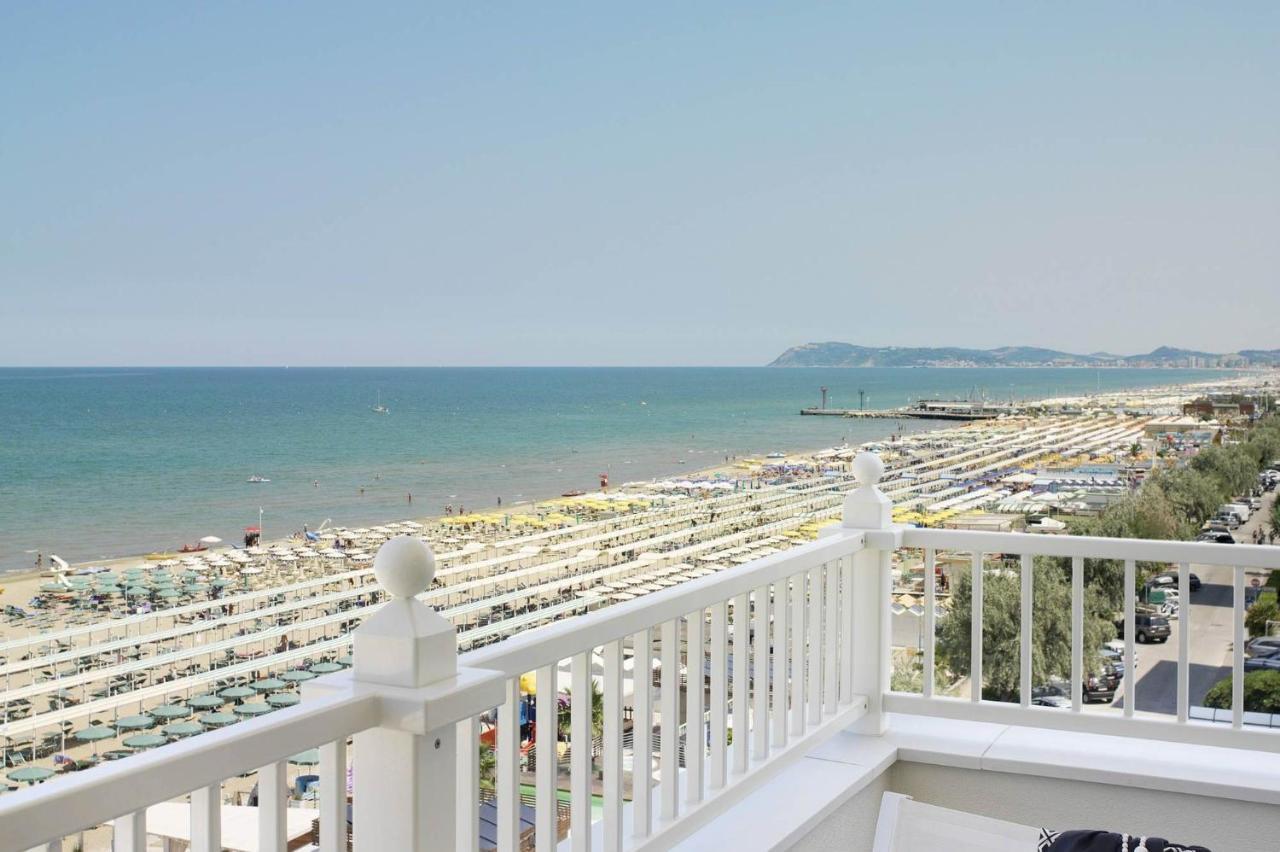 Hotel Tiffany'S Riccione Exteriör bild