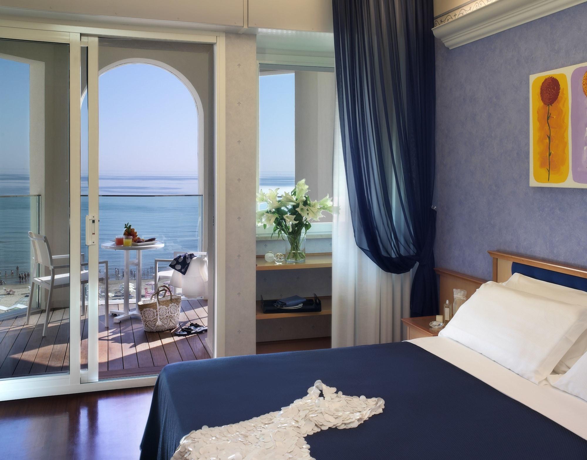 Hotel Tiffany'S Riccione Exteriör bild