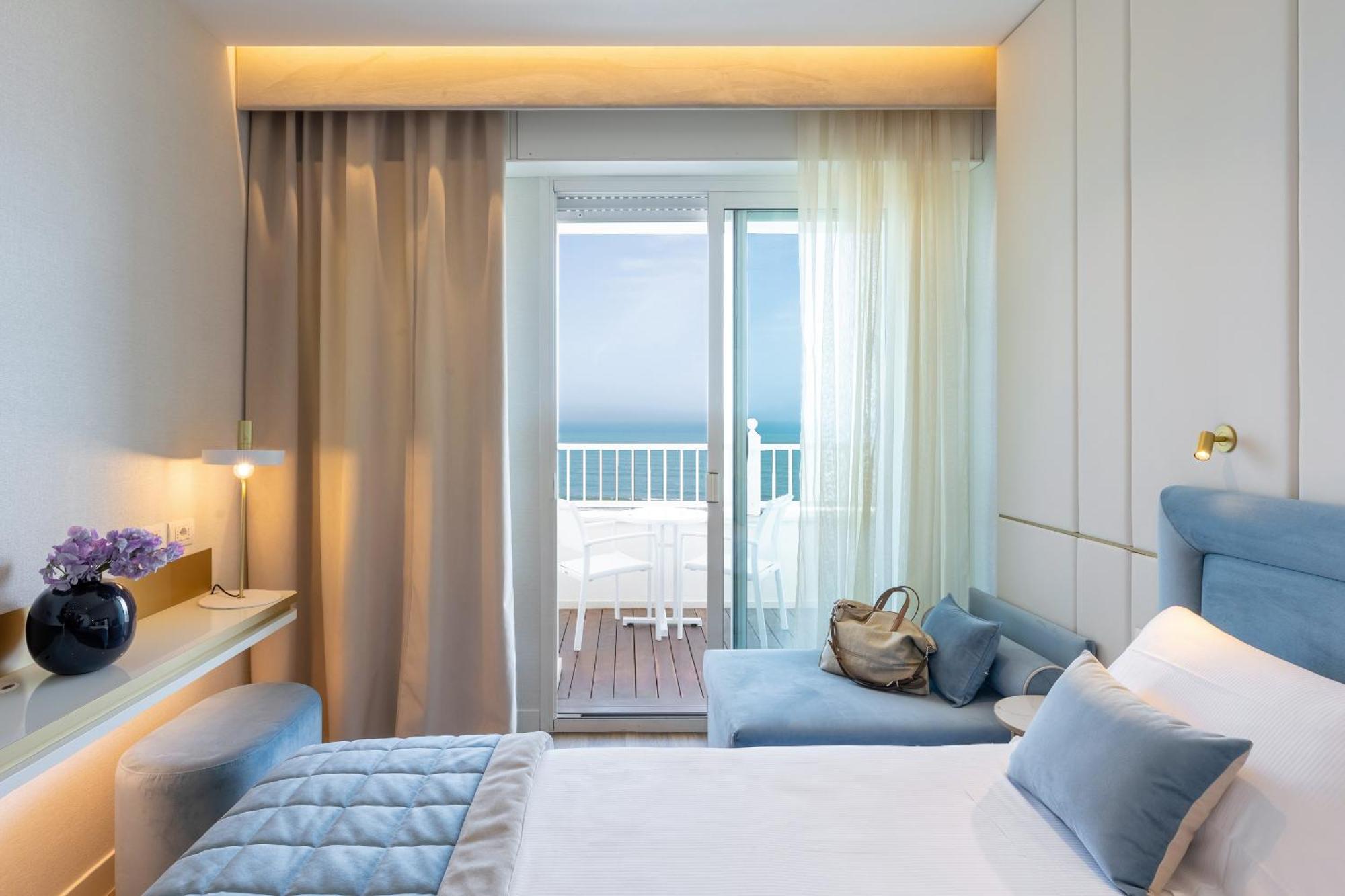 Hotel Tiffany'S Riccione Exteriör bild