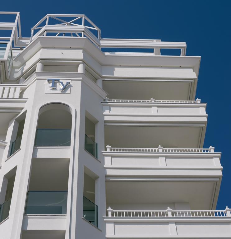 Hotel Tiffany'S Riccione Exteriör bild