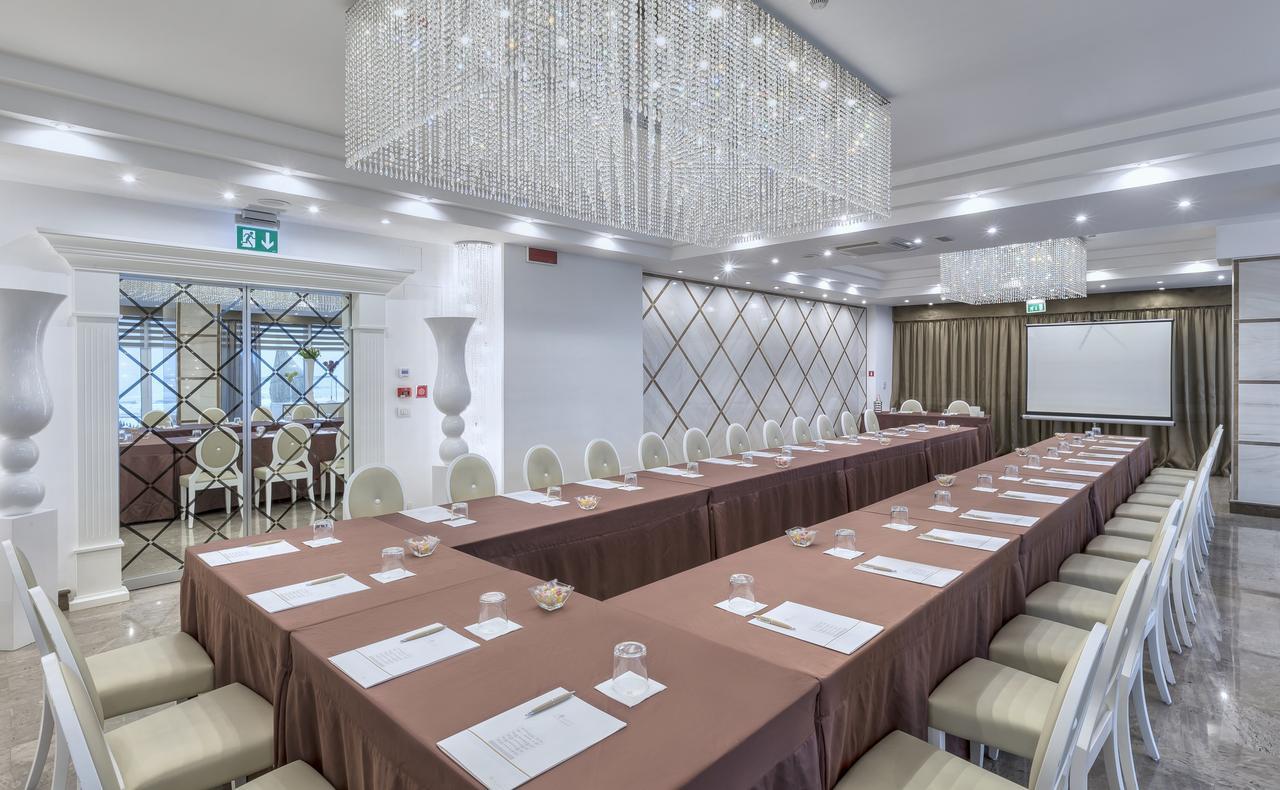 Hotel Tiffany'S Riccione Exteriör bild